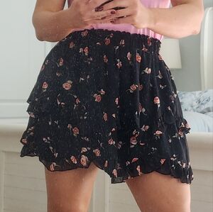 Adorable Size L Lulu's Tiered Ruffle Rose Print Skirt